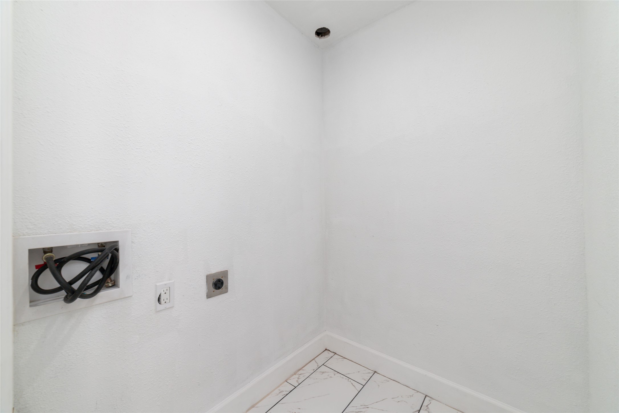 7125 Conley Street Houston, TX 77021 - Photo 29 of 32 Utility room inside the house.