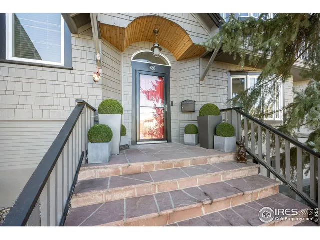 a house view with a outdoor space