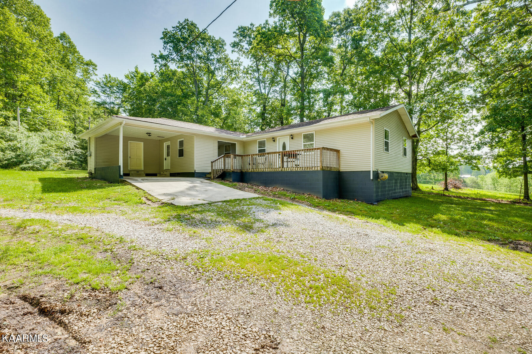 664 Pilot Mountain Road Sunbright, TN 37872 - Photo 1 of 37 002