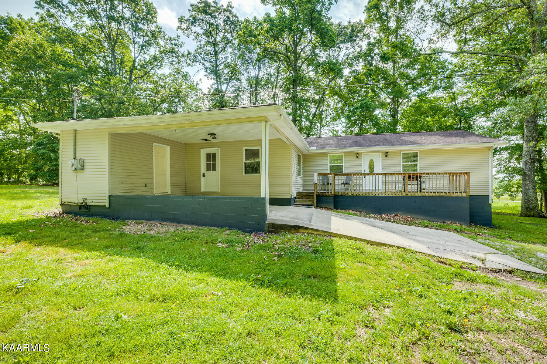 664 Pilot Mountain Road Sunbright, TN 37872 - Photo 2 of 37 001