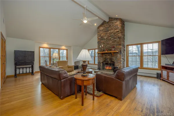 $979,000 | 4 Cristin Court, Stony Point, NY 10980