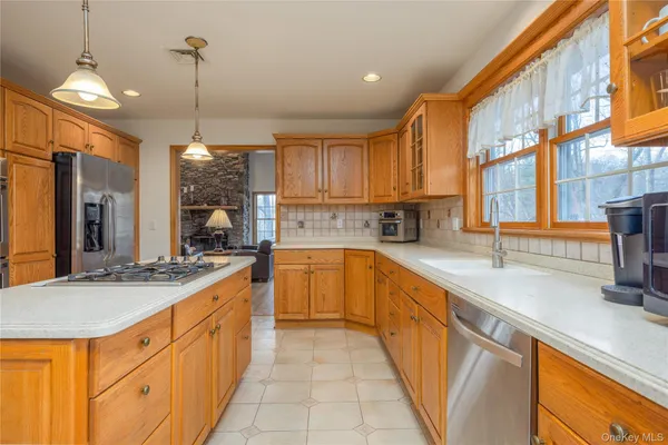 $979,000 | 4 Cristin Court, Stony Point, NY 10980