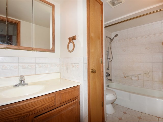 916 Olive Road, Unit 1B Homewood, IL 60430 - Photo 13 of 25