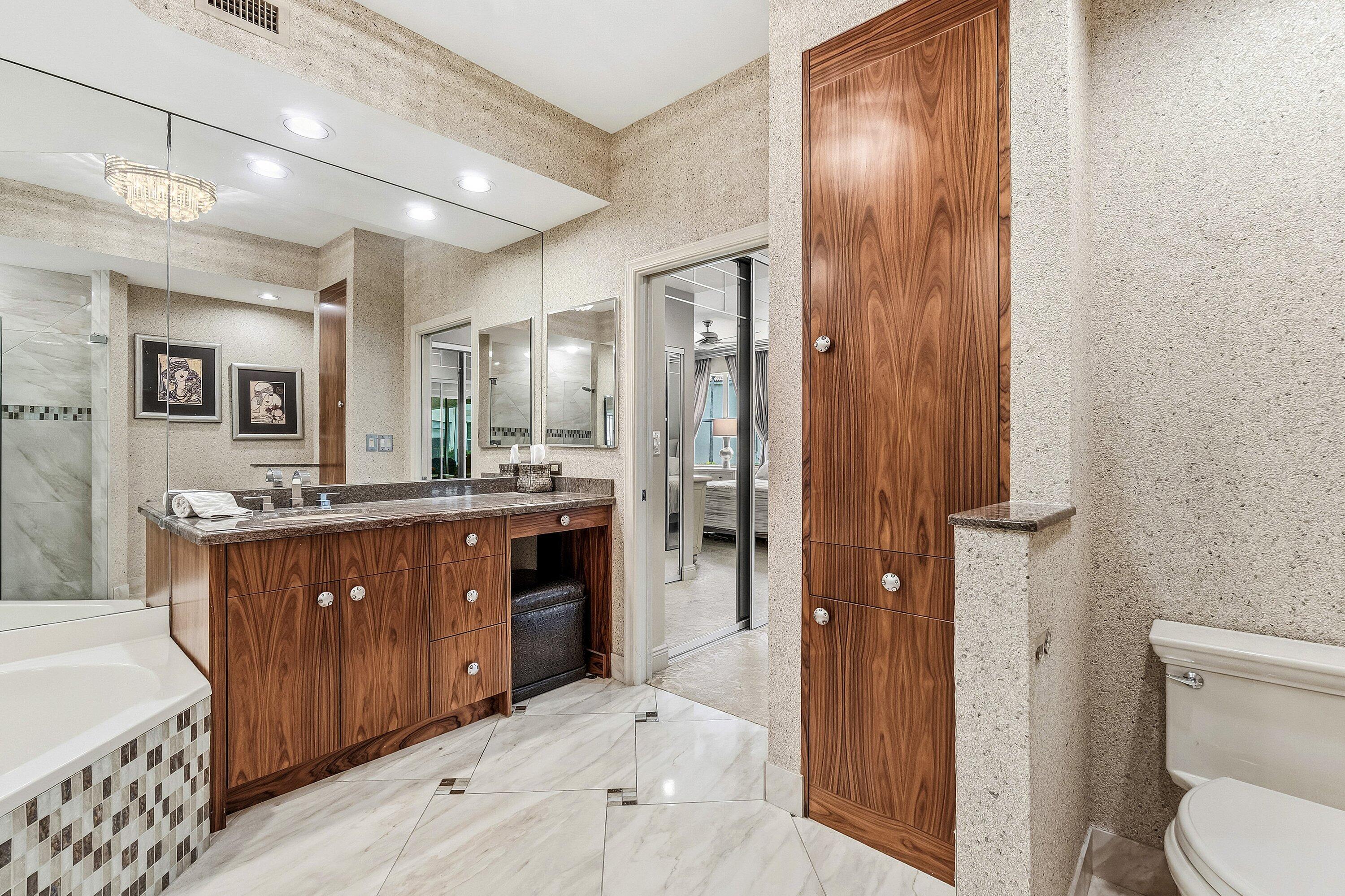 6244 Graycliff Drive, Unit B Boca Raton, FL 33496 - Photo 20 of 80 Primary Bathroom