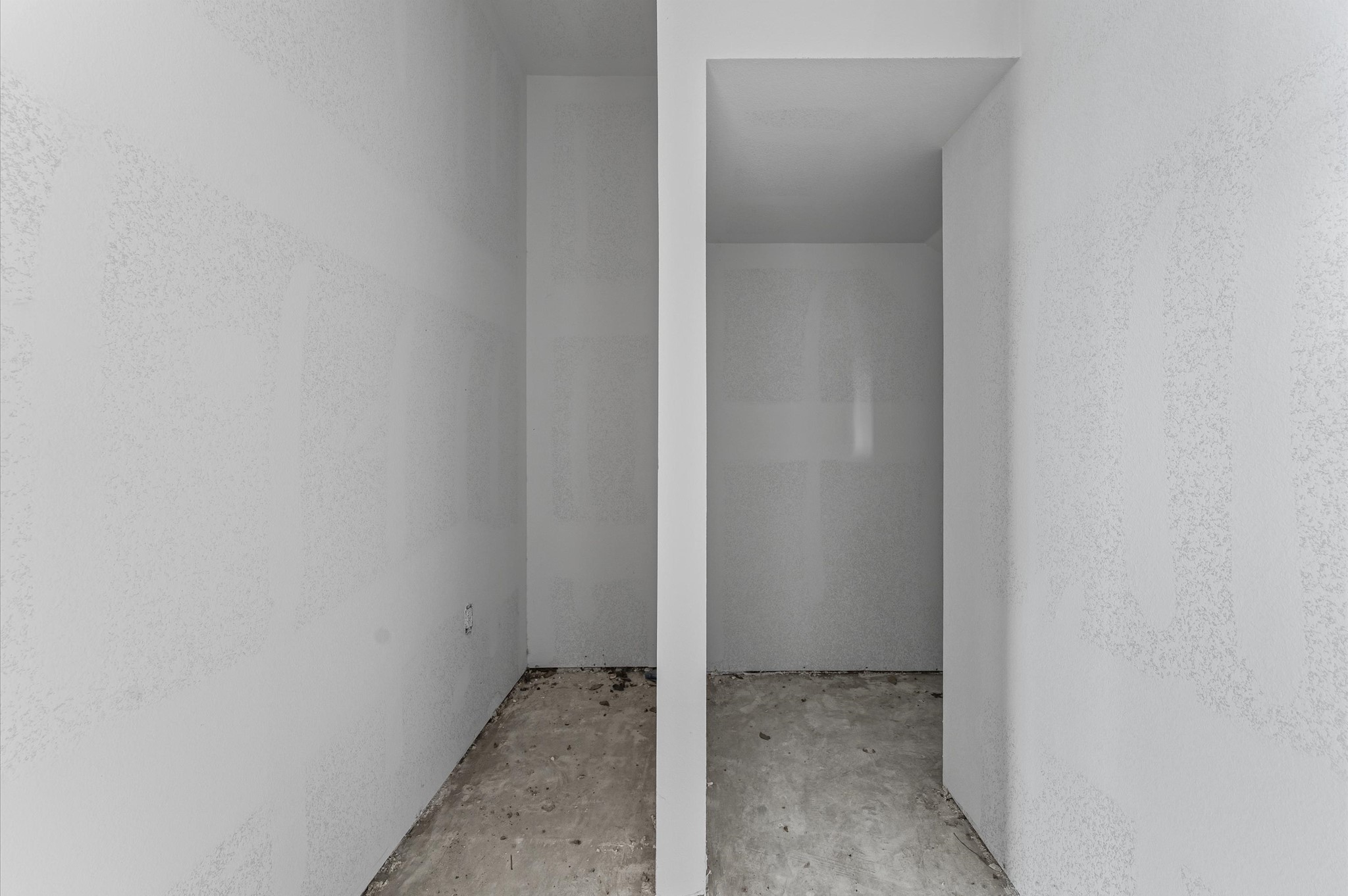 918 Patterson Street Houston, TX 77007 - Photo 15 of 27 a view of closet