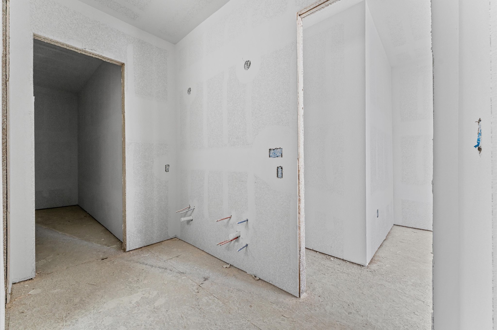 918 Patterson Street Houston, TX 77007 - Photo 22 of 27 an empty room with closet area