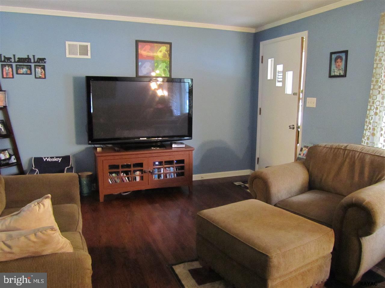 541 Haines Road York, PA 17402 - Photo 3 of 19 Gallery Image 3