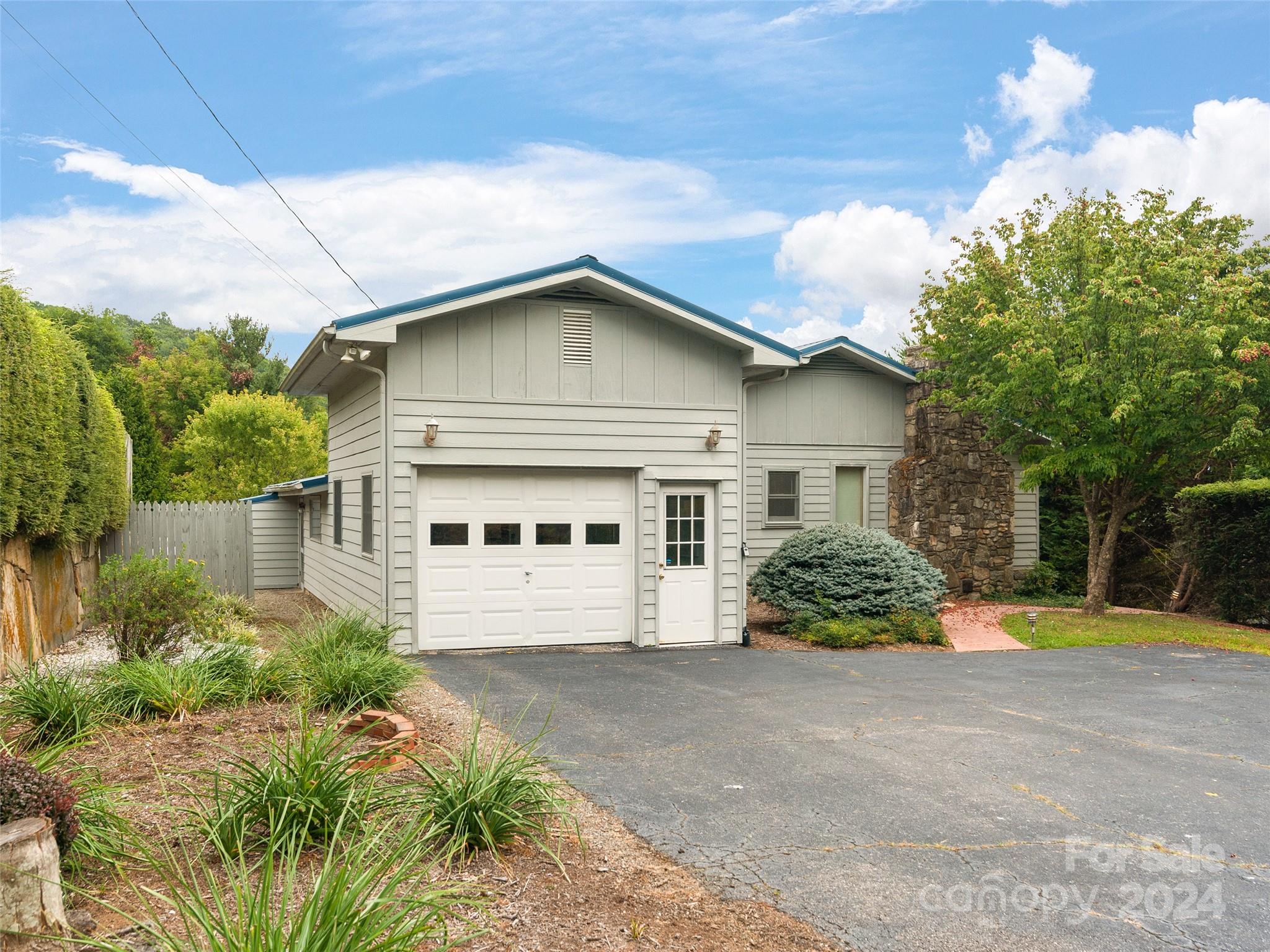 834 Walker Road Waynesville, NC 28786 - Photo 1 of 34