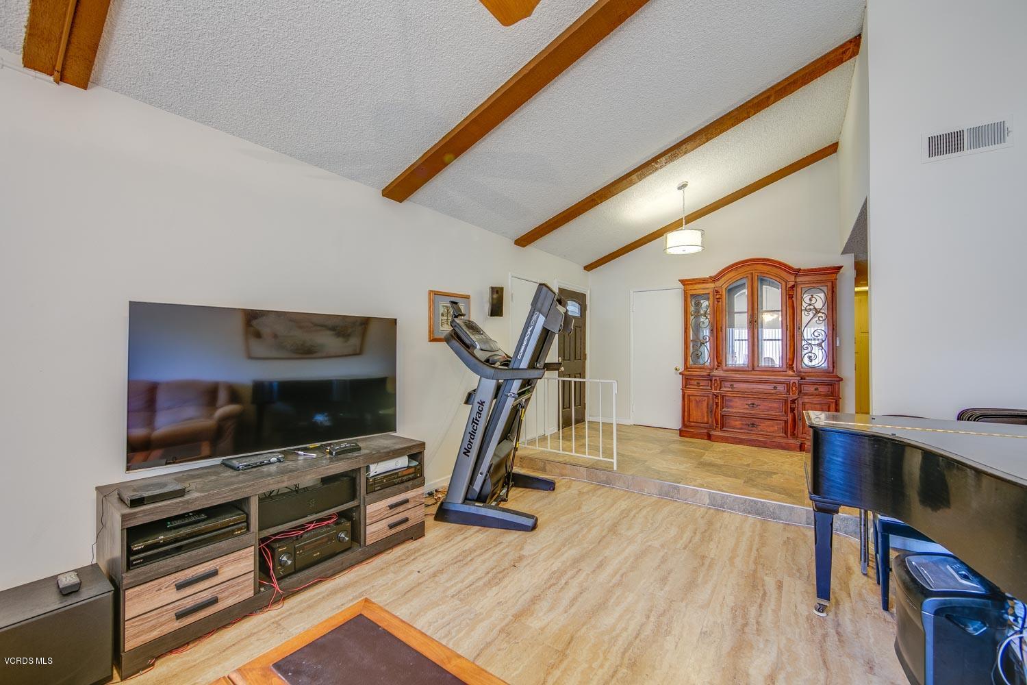 2184 Stow Street Simi Valley, CA 93063 - Photo 8 of 21 2184Stow-6