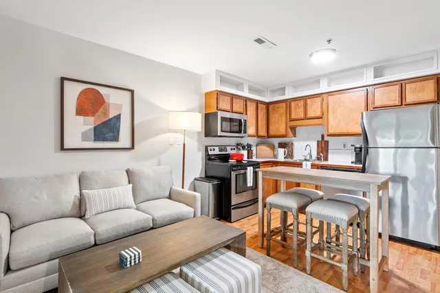 $319,000 | 40 Bee Street, Unit 306, Charleston, SC 29403