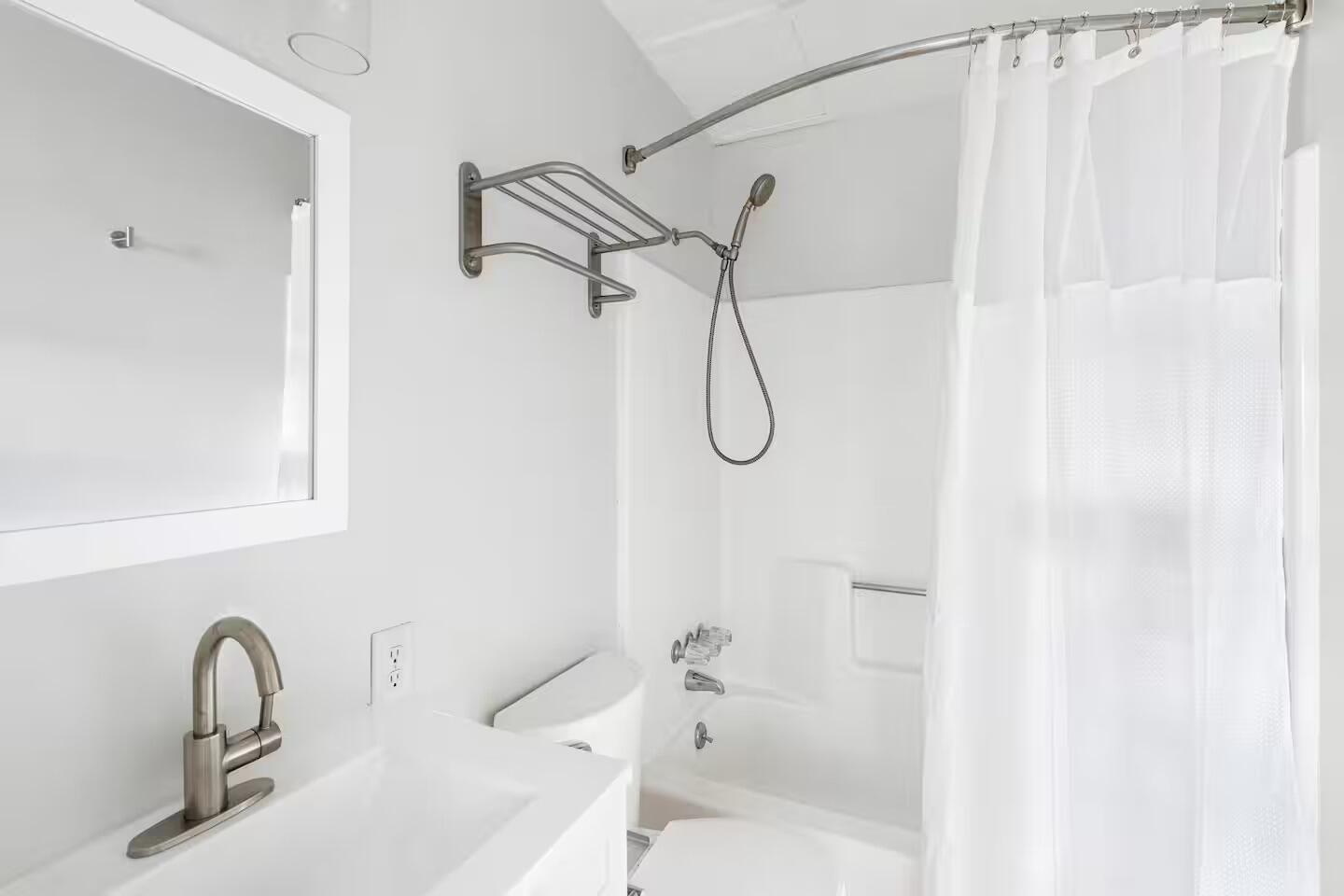 40 Bee Street, Unit 306 Charleston, SC 29403 - Photo 8 of 22 Bathroom 1