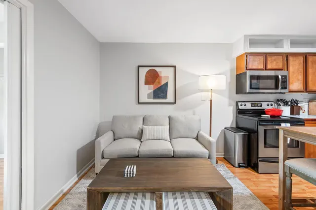 $319,000 | 40 Bee Street, Unit 306, Charleston, SC 29403