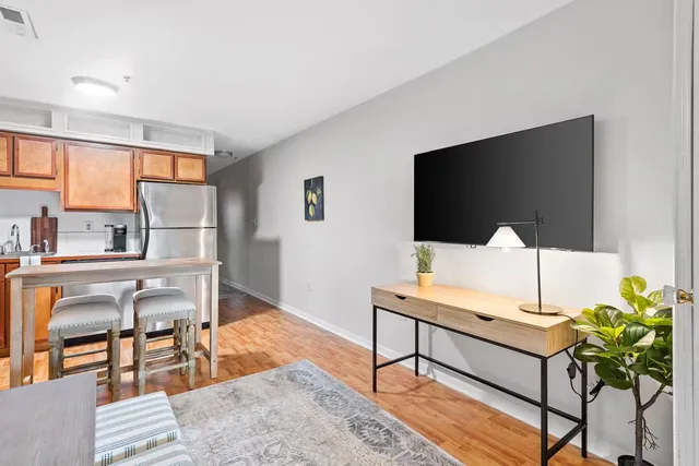 $319,000 | 40 Bee Street, Unit 306, Charleston, SC 29403