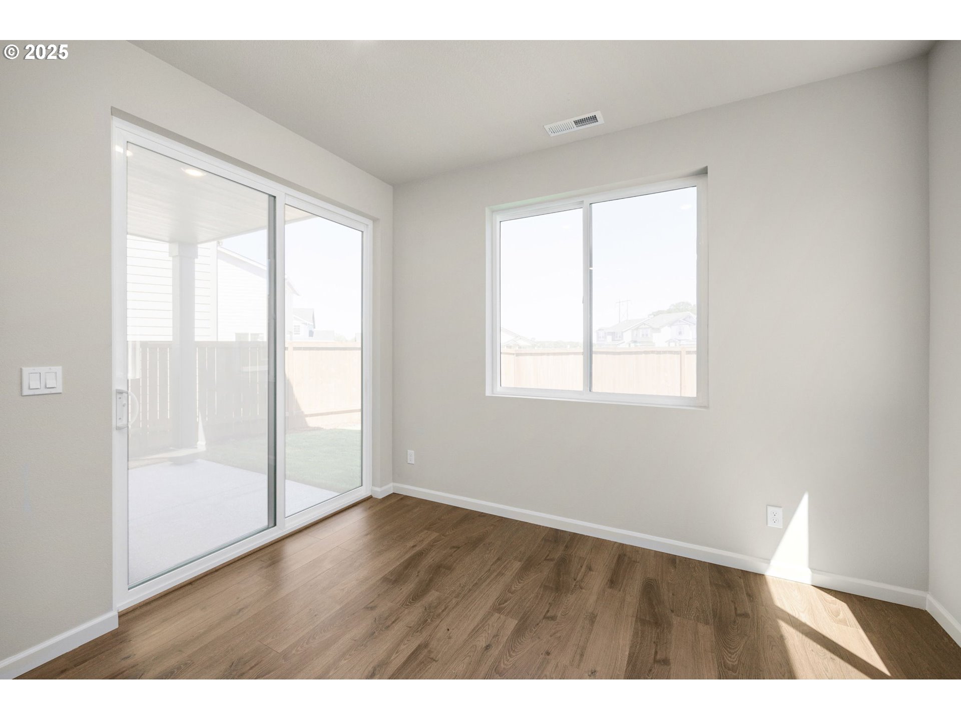 1418 Southeast Logan Parkway Albany, OR 97322 - Photo 15 of 39