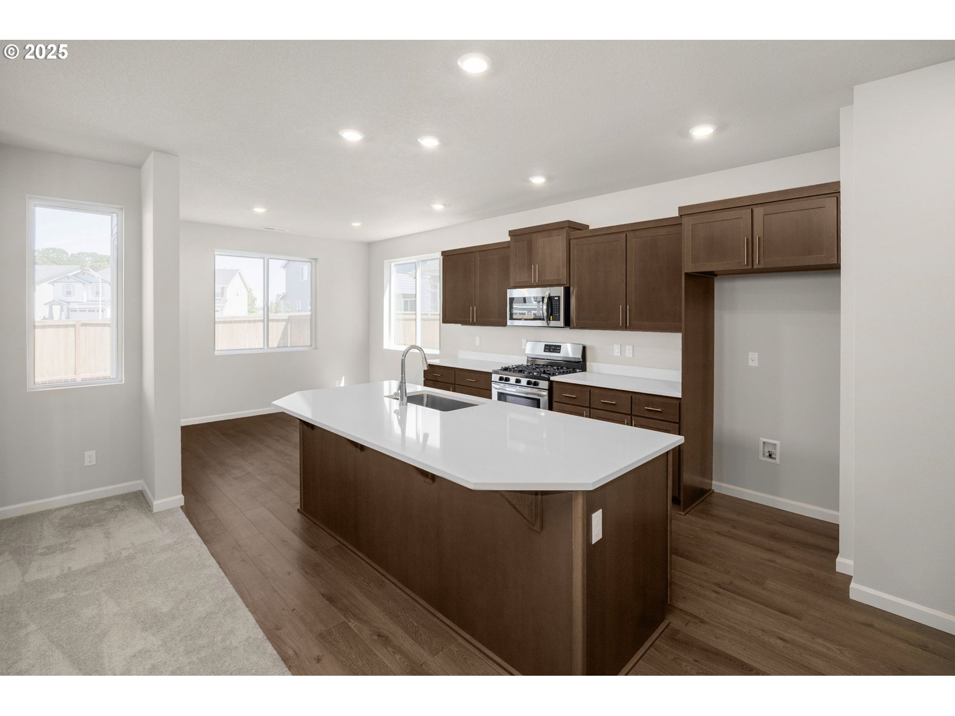 1418 Southeast Logan Parkway Albany, OR 97322 - Photo 5 of 39