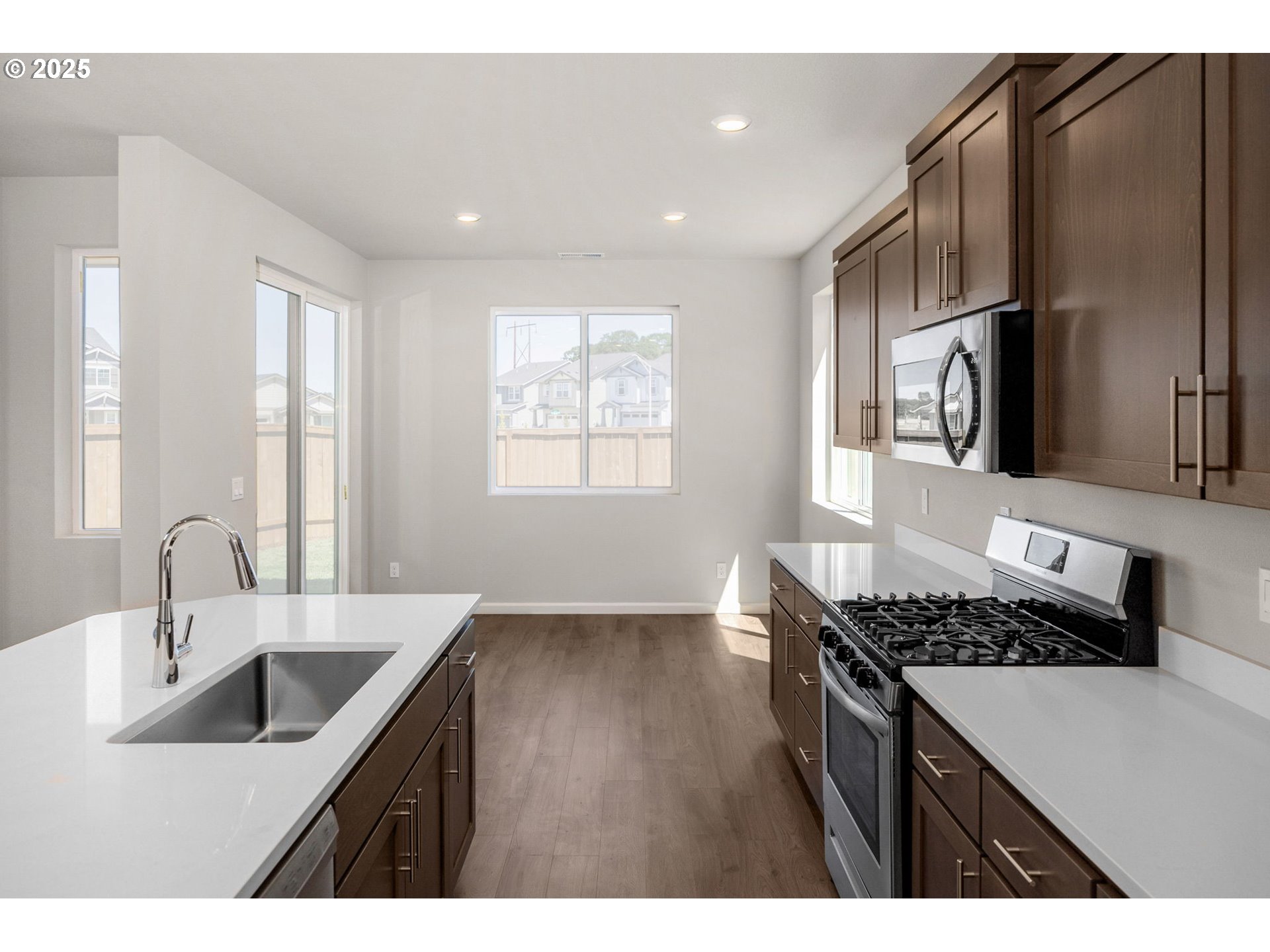 1418 Southeast Logan Parkway Albany, OR 97322 - Photo 9 of 39