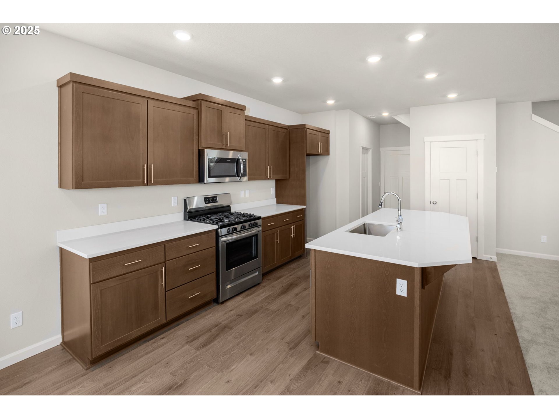 1418 Southeast Logan Parkway Albany, OR 97322 - Photo 10 of 39