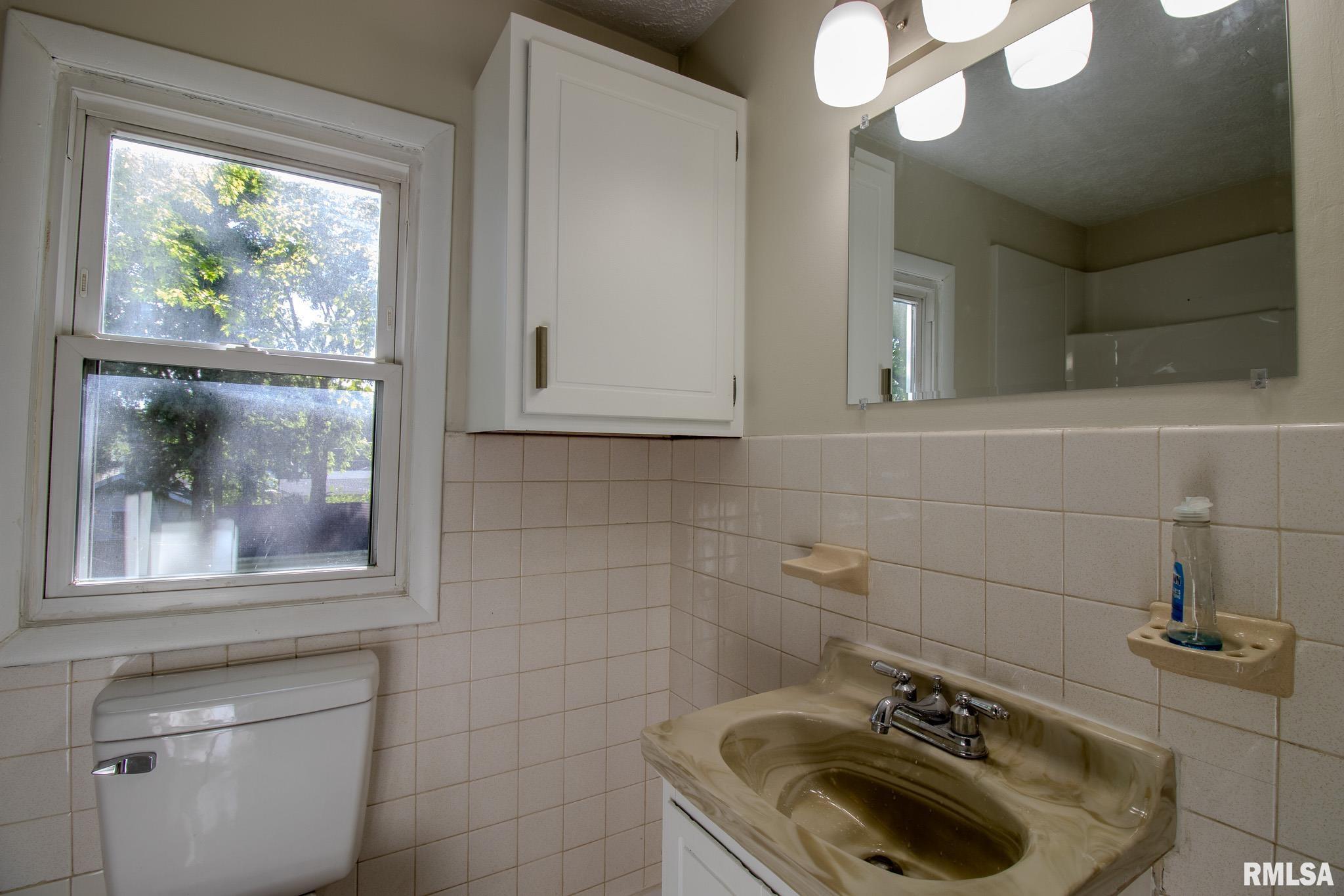 905 West Taylor Street Bloomington, IL 61701 - Photo 13 of 22