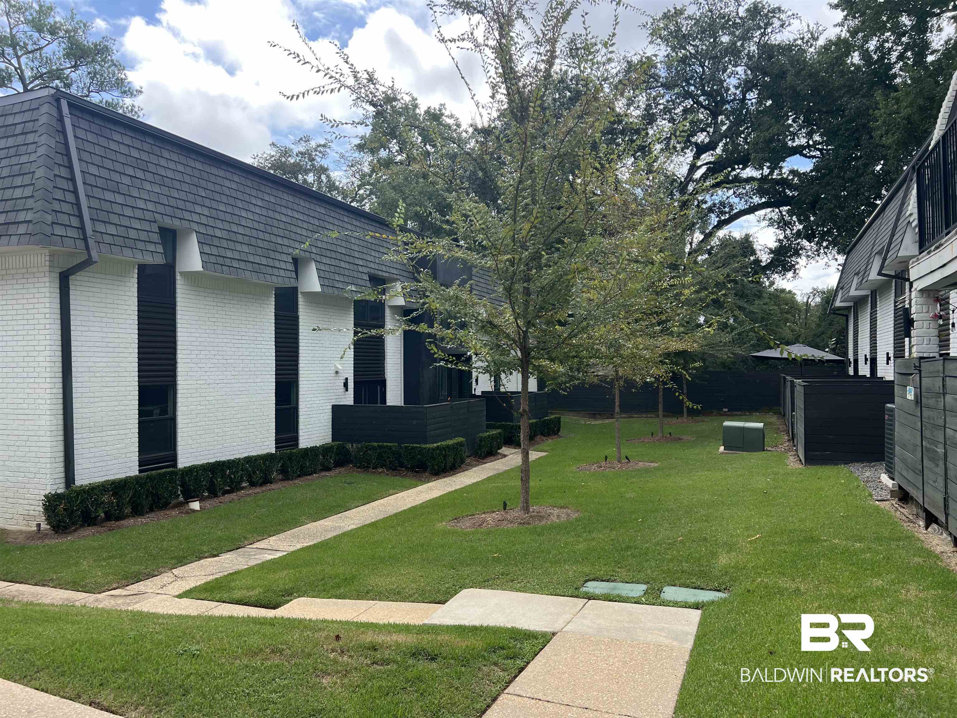3655 Old Shell Road, Unit 219 Mobile, AL 36608 - Photo 23 of 25 View of grassy yard