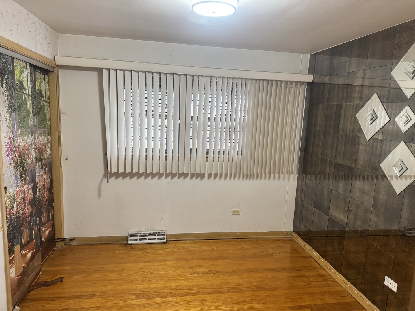 8900 South Prairie Avenue Chicago, IL 60619 - Photo 11 of 18 a view of an empty room with window
