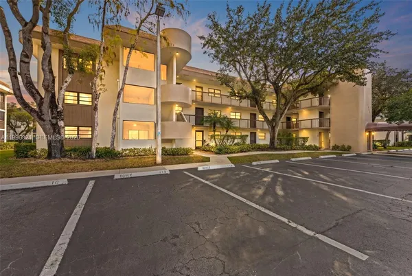 $199,999 | 7653 Northwest 79th Avenue, Unit 109, Tamarac, FL 33321