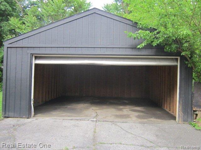 5582 Devonshire Road Detroit, MI 48224 - Photo 20 of 25 264 027858 GARAGE INTERIOR.JPG