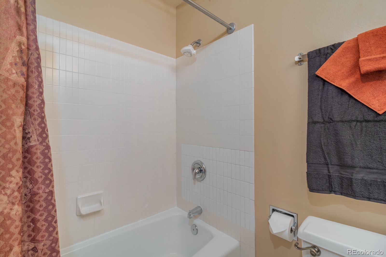 1625 Larimer Street, Unit 801 Denver, CO 80202 - Photo 17 of 33 a bathroom with a toilet and a bathtub