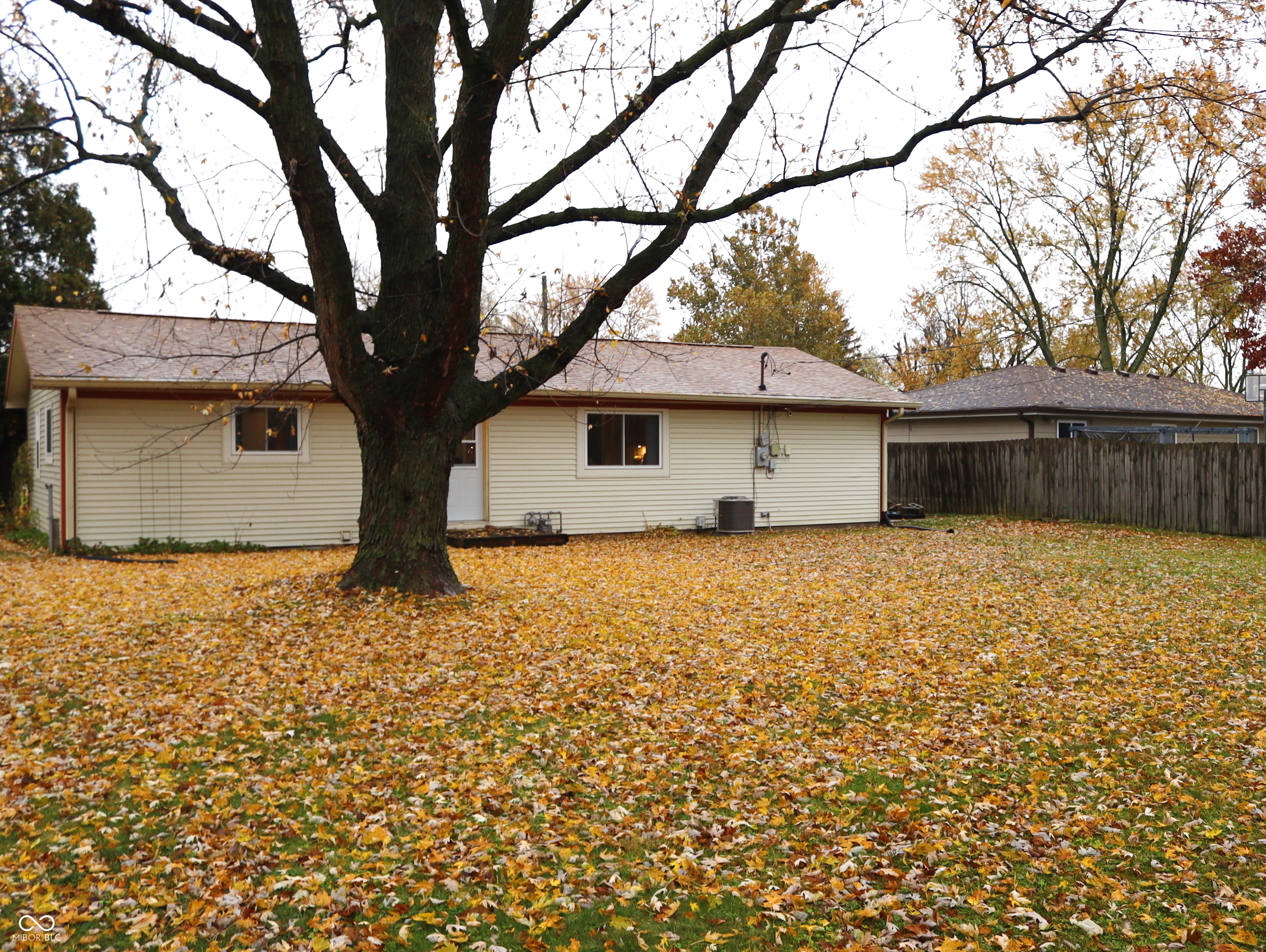 908 Summer Road Greenwood, IN 46143 - Photo 3 of 11