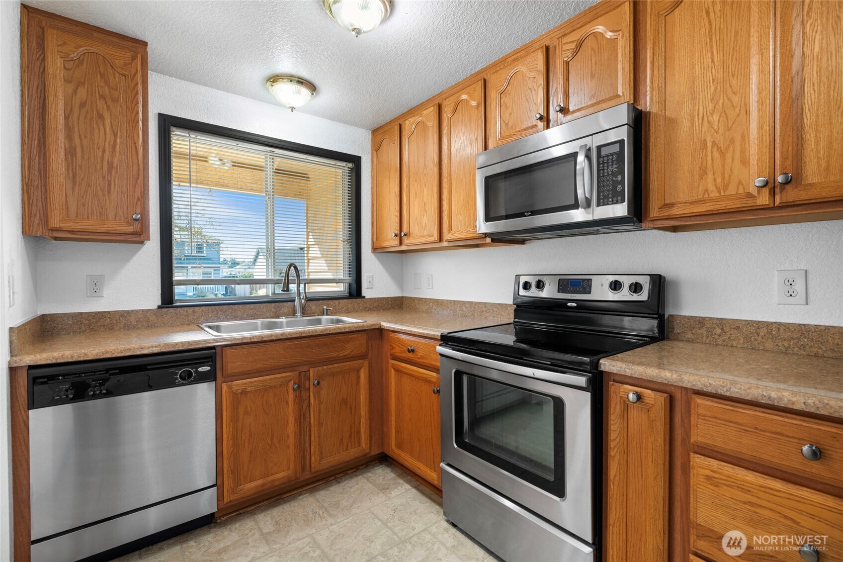 988 Ridgeway Drive Oak Harbor, WA 98277 - Photo 11 of 31 Gallery Image 11