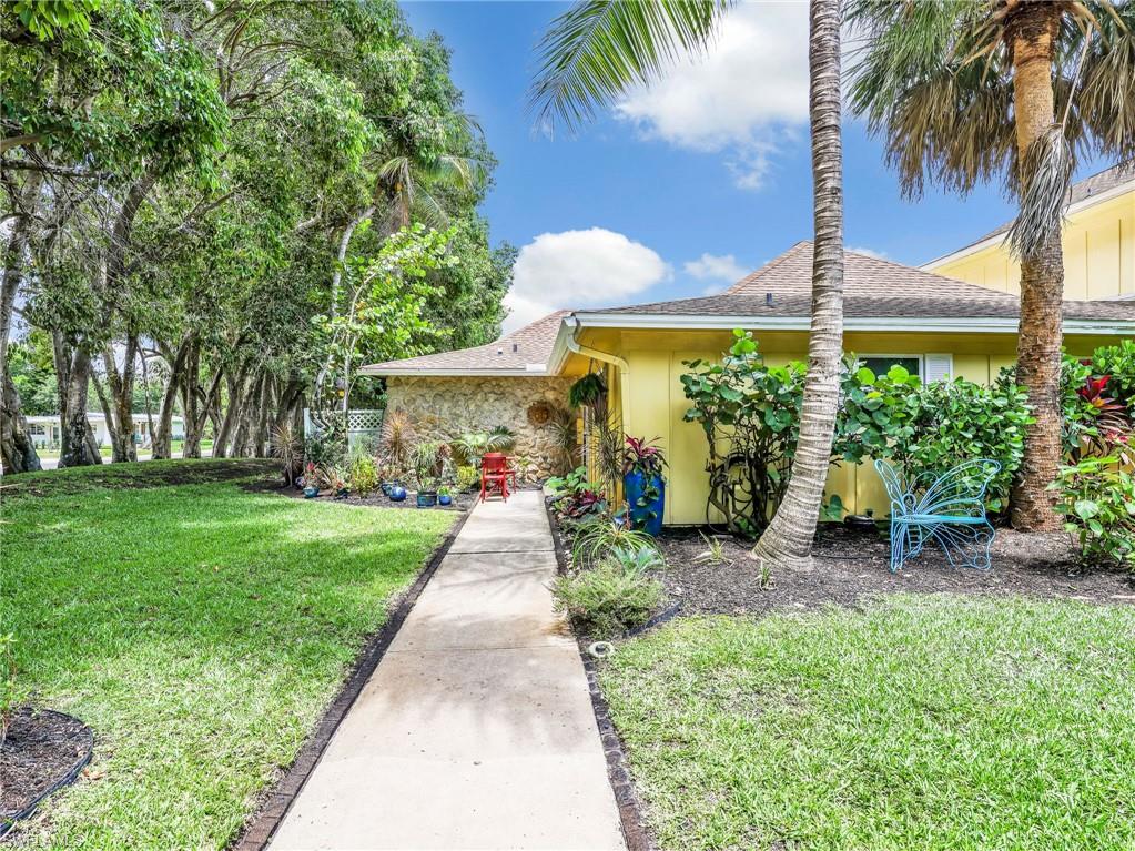 1201 Solana Road, Unit 7 Naples, FL 34103 - Photo 26 of 34