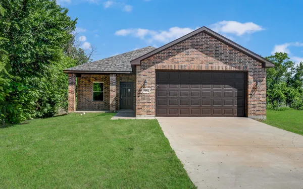 $289,000 | 300 East Pine Street, Forney, TX 75126
