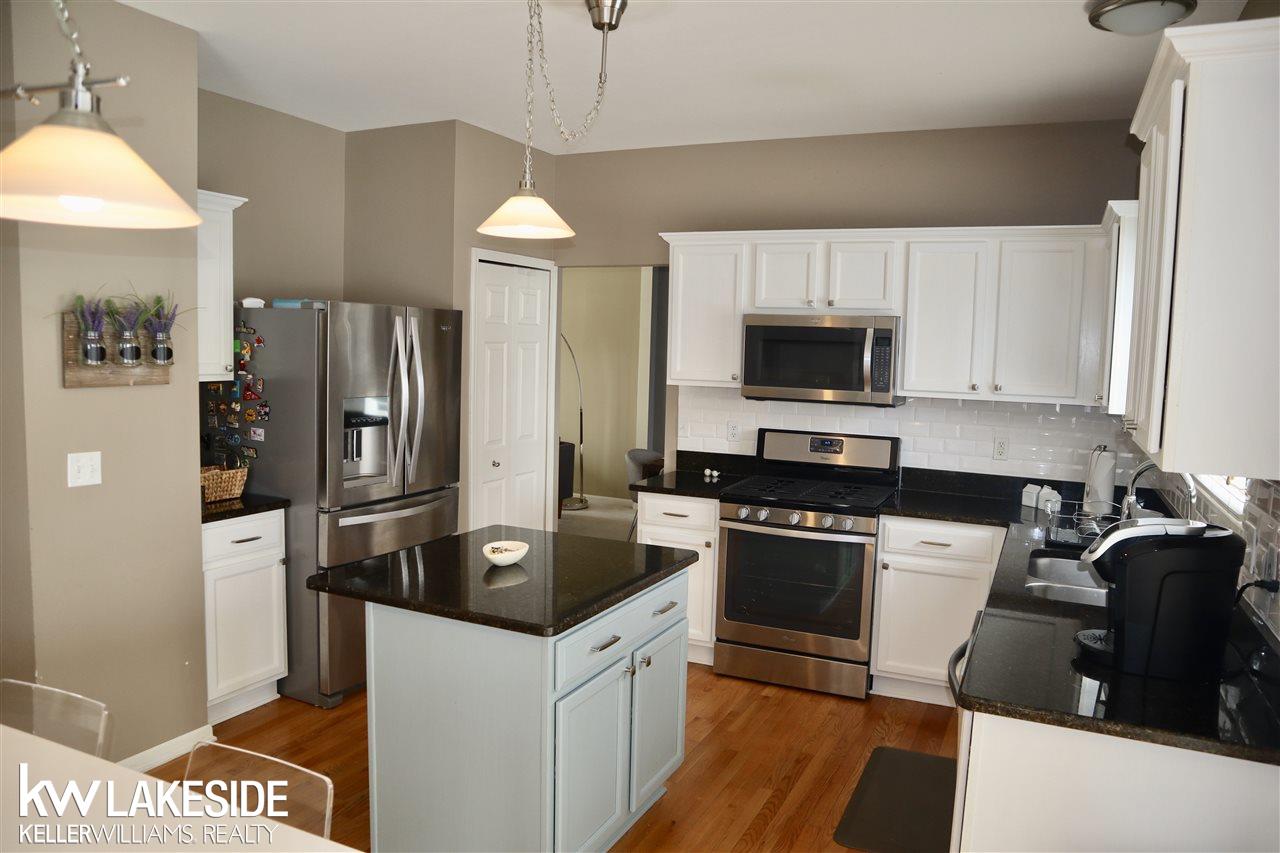 2092 Cattail Circle Rochester Hills, MI 48309 - Photo 14 of 48