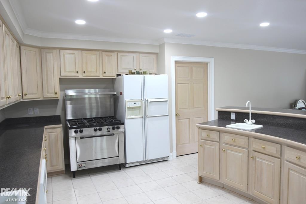 44265 Riverview Ridge Drive Clinton Township, MI 48038 - Photo 40 of 48 50088895-39.JPG