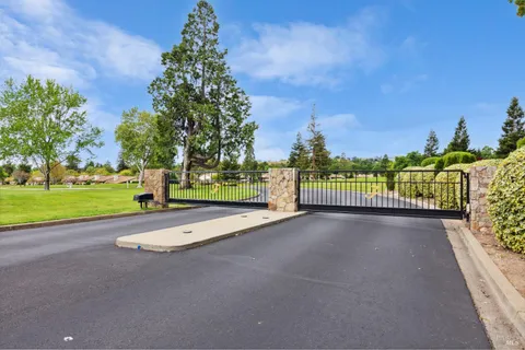 $895,950 | 87 Fairways Drive, Napa, CA 94558