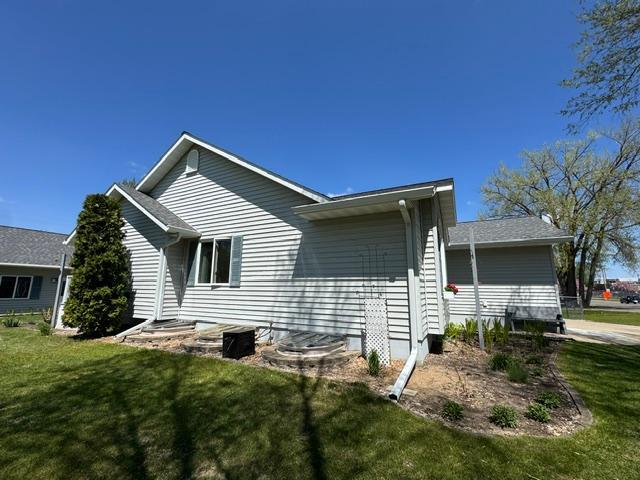 901 5th Street Northeast Staples, MN 56479 - Photo 9 of 75