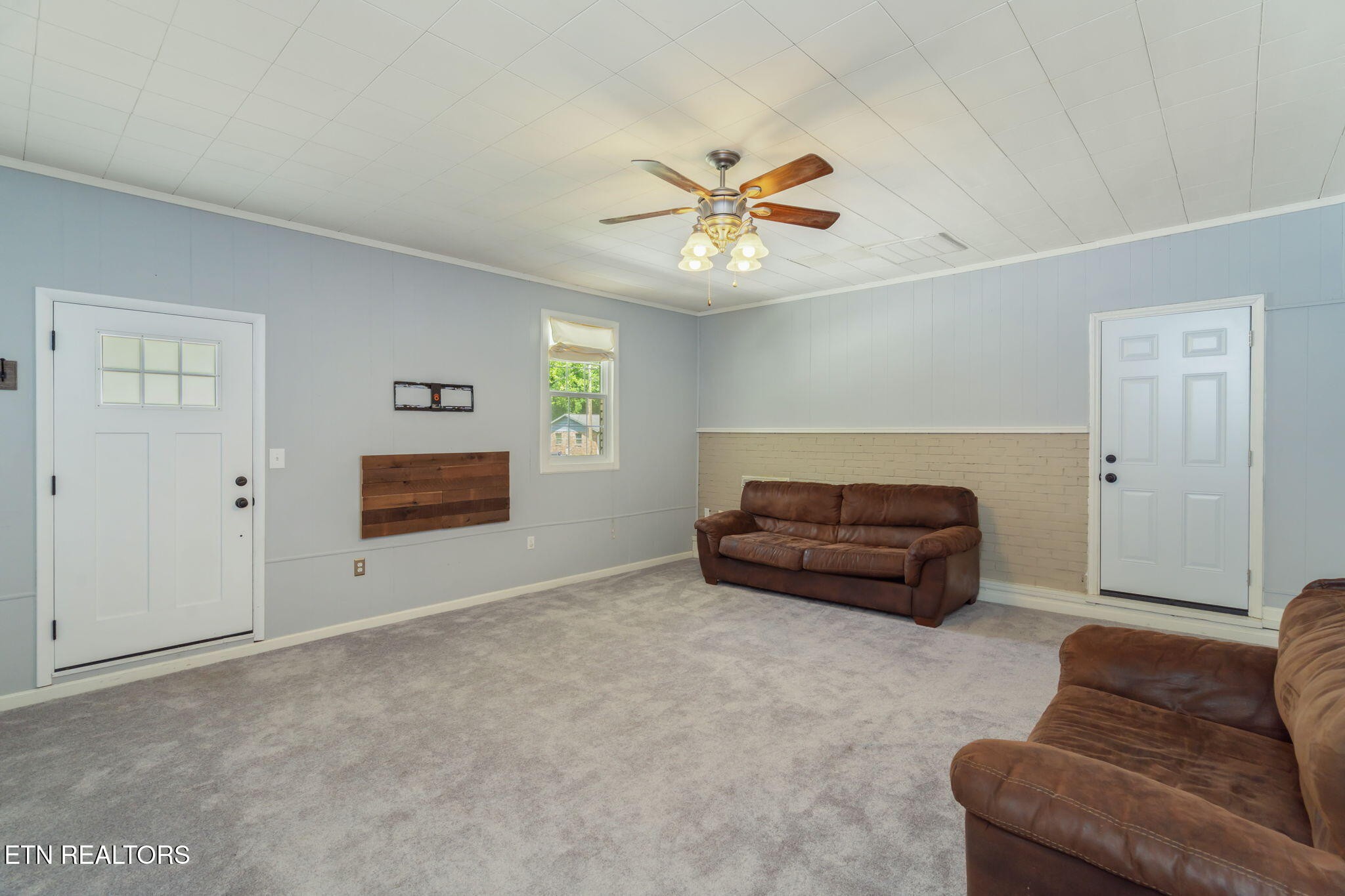 824 Noragate Road Knoxville, TN 37919 - Photo 13 of 29 a living room with furniture and a ceiling fan
