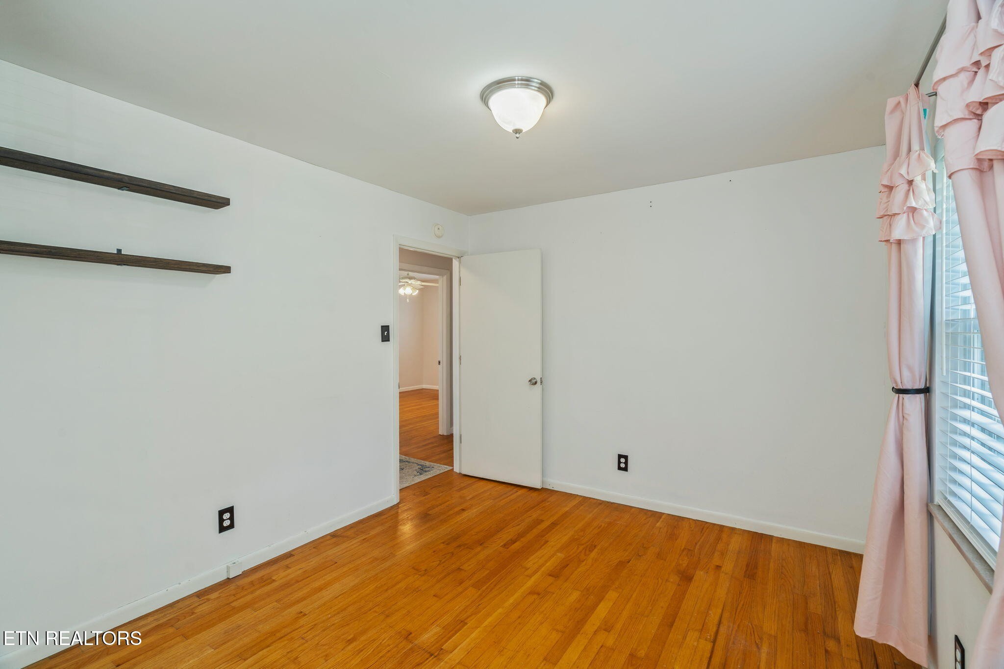 824 Noragate Road Knoxville, TN 37919 - Photo 20 of 29 a view of room