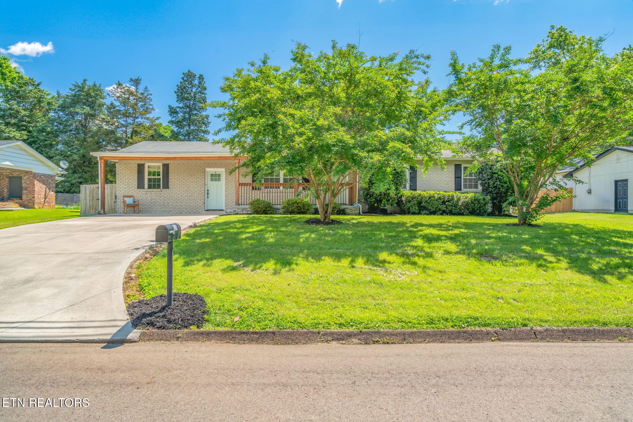 824 Noragate Road Knoxville, TN 37919 - Photo 2 of 29 a front view of a house with a yard