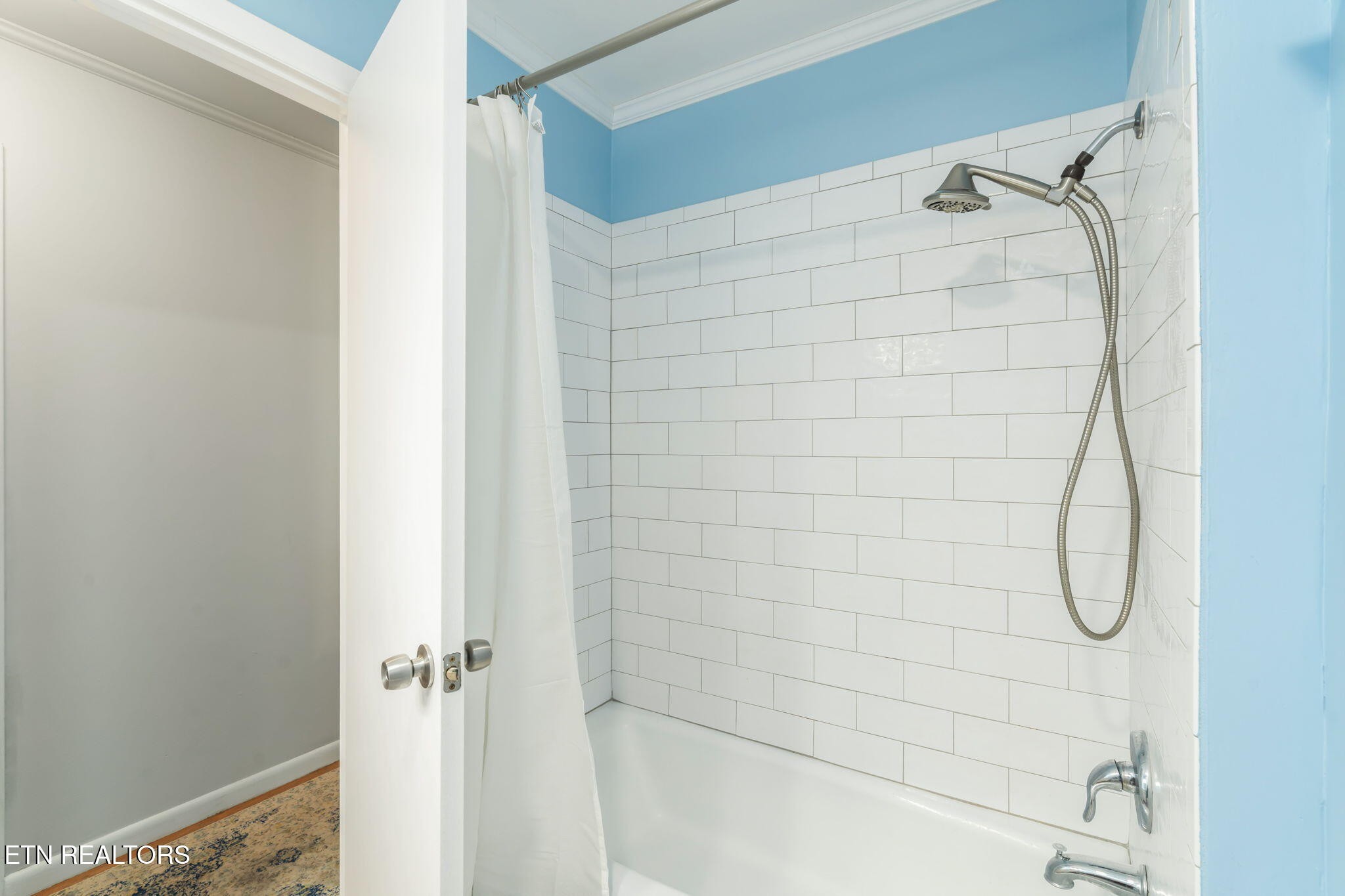 824 Noragate Road Knoxville, TN 37919 - Photo 22 of 29 a bathroom with a shower