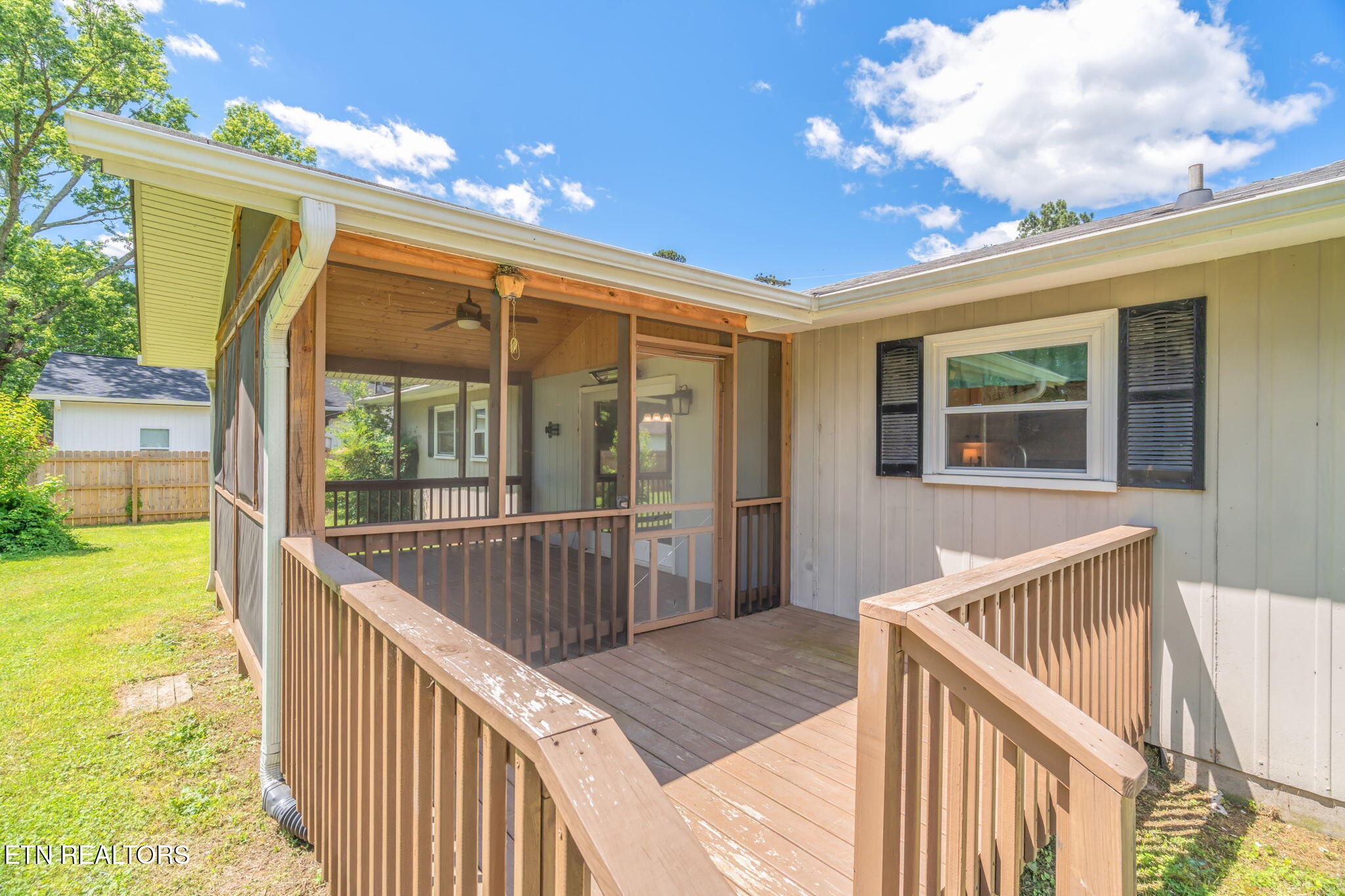 824 Noragate Road Knoxville, TN 37919 - Photo 25 of 29 a view of balcony with furniture