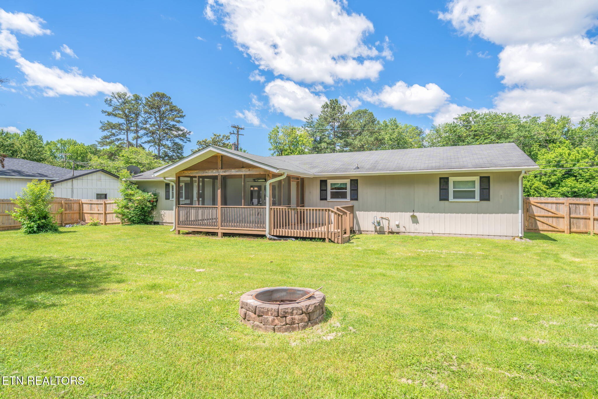 824 Noragate Road Knoxville, TN 37919 - Photo 27 of 29 a front view of a house with a garden