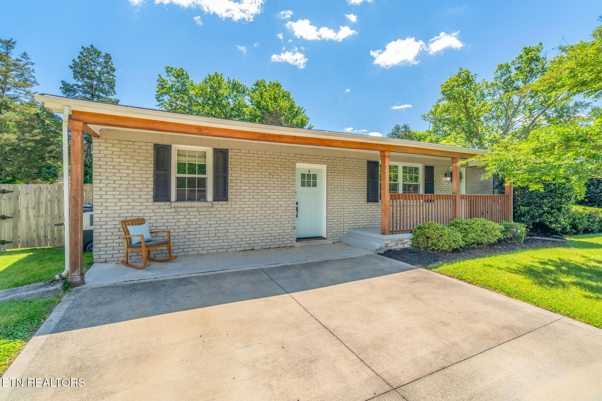 824 Noragate Road Knoxville, TN 37919 - Photo 3 of 29 a view of a house with backyard and sitting area