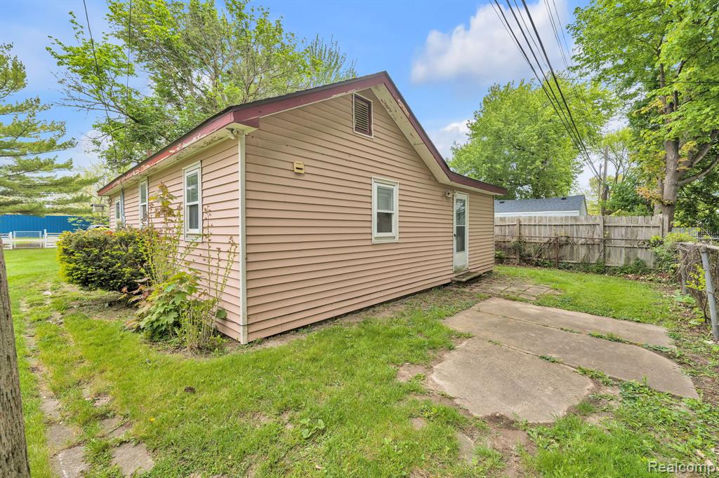 11063 Jackson Street Taylor, MI 48180 - Photo 5 of 21