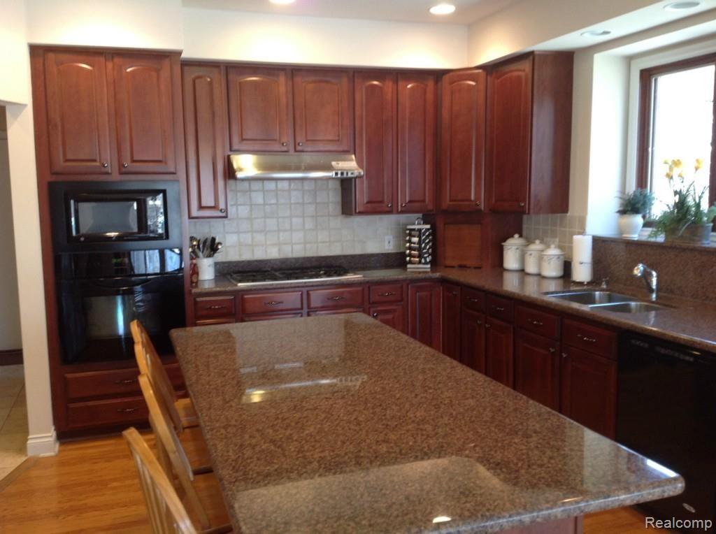4440 Boxwood Court Rochester, MI 48306 - Photo 45 of 48 IMG_1889.jpg