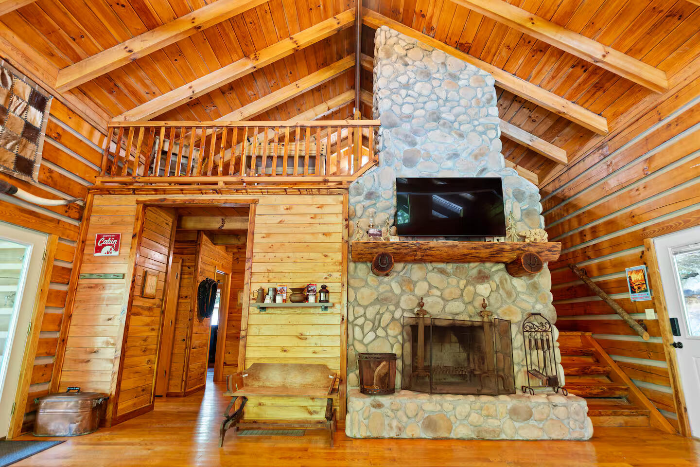 646 Right Fork Fixer Road Zoe, KY 41397 - Photo 6 of 33 livroom4