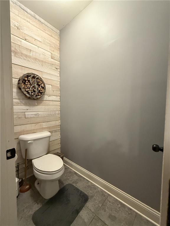 37 Farmstead Way Senoia, GA 30276 - Photo 46 of 96 a bathroom with a toilet and a sink