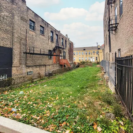 a view of a back yard of the house