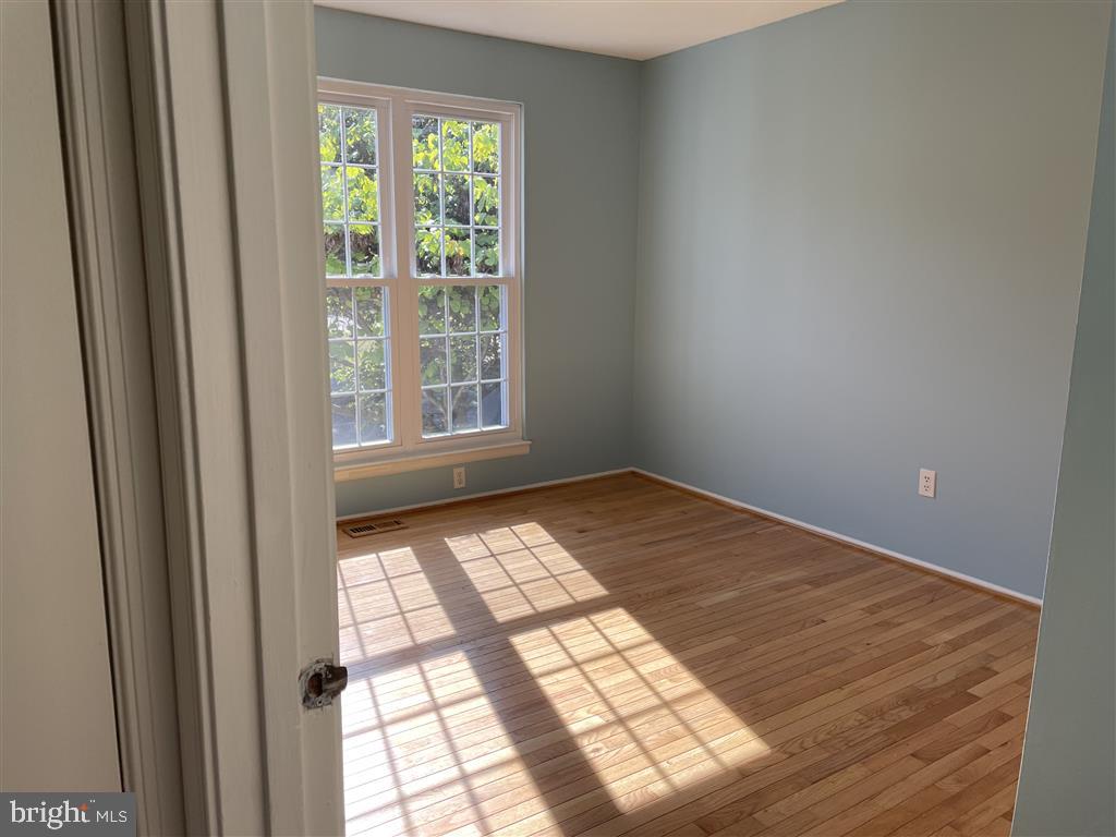 5932 Powell's Landing Road Burke, VA 22015 - Photo 10 of 39 Gallery Image 10