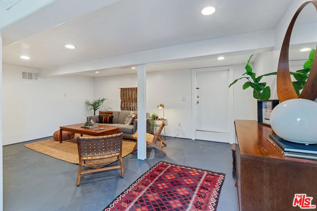 $1,200,000 | 1581 Curran Street, Los Angeles, CA 90026