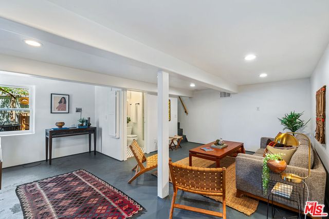 $1,200,000 | 1581 Curran Street, Los Angeles, CA 90026